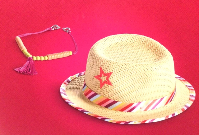 AMERICAN GIRL FASHION ACCESSORIES FOR DOLLS - HAT & NECKLACE. New in SEALED Box