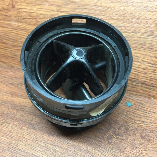 1984 Mercedes Benz W123 300D Outer Dash Vent Assembly climate Control OEM  B39