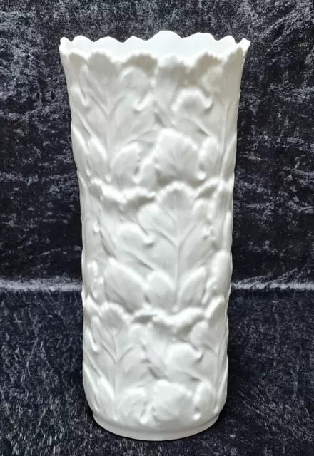 Fürstenberg Porzellan - Vase - Blumenvase - "Blattrelief" Dekor - H. 24,5 cm