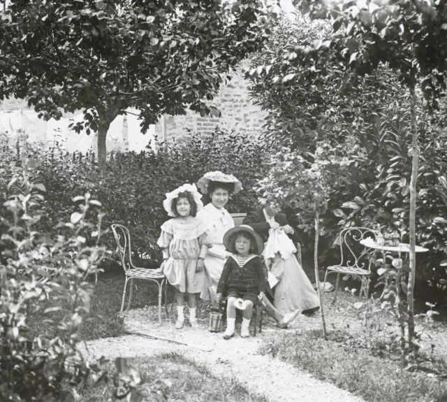 FRANCE Family Garden c1910 Vintage Photo Stereo Glass Plate V35L28n14