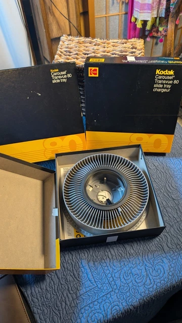 Projecteur de diapositives Kodak Carousel 4400 35 mm avec objectif Ekt – New Wave Pool