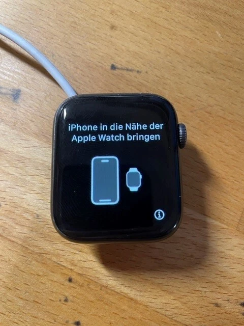Apple Watch Series 5 Aluminium 44 mm GPS + Cellular - Space Grau defekt