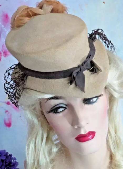 VINTAGE 1930s Riding HAT Camel WOOL FELT snood VEIL feathers DAPER Frank Jelleff 3