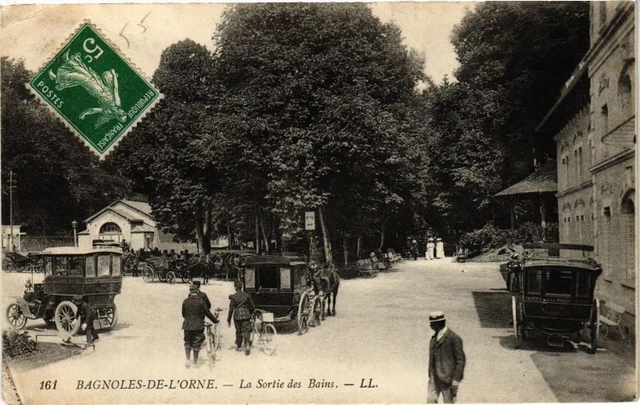 CPA BAGNOLES-de-l'ORNE - La sortie des bains (195874)