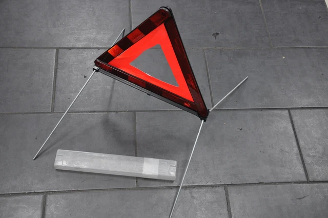 BMW E46 Compact E61 Touring Triangle 6756429 Signalling Triangle Duration Triangular