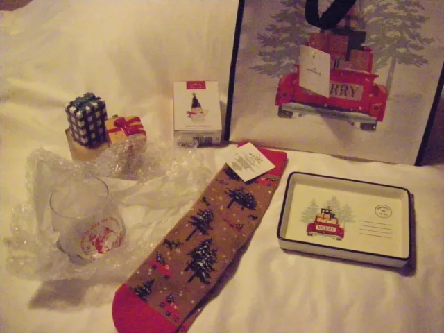 Hallmark 2023 VIP Gift Set Bag Tray Glass Salt & Pepper Socks Ornament *6 Piece*