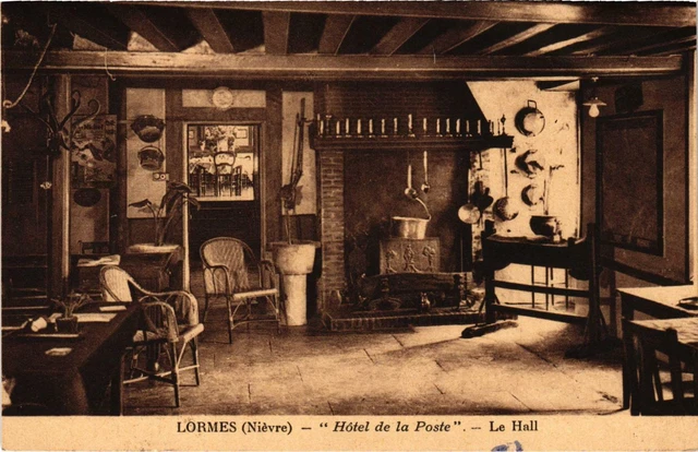 CPA LORMES Hotel de Poste Nievre (100452)