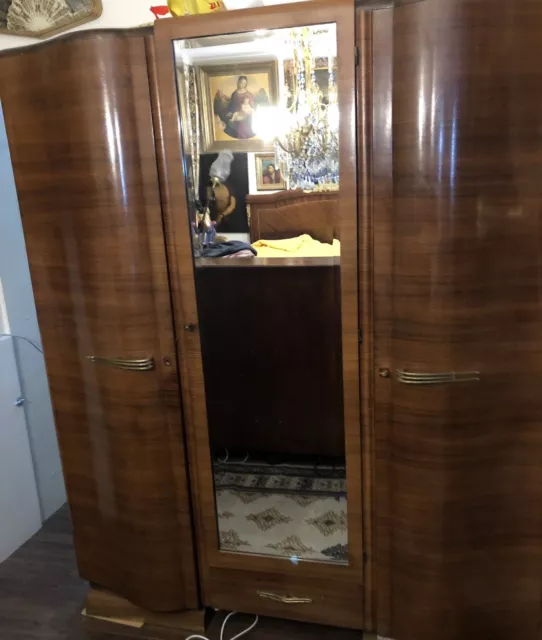 Súper Preiss : Sehrt schöne Art Deco Kleiderschrank.