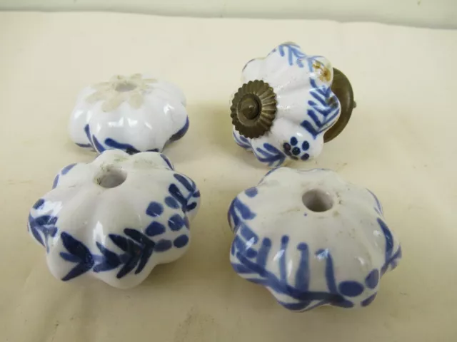 Vintage Céramique melon Bouton Grand White avec Bleu Brins Et Ancien Décoratif F