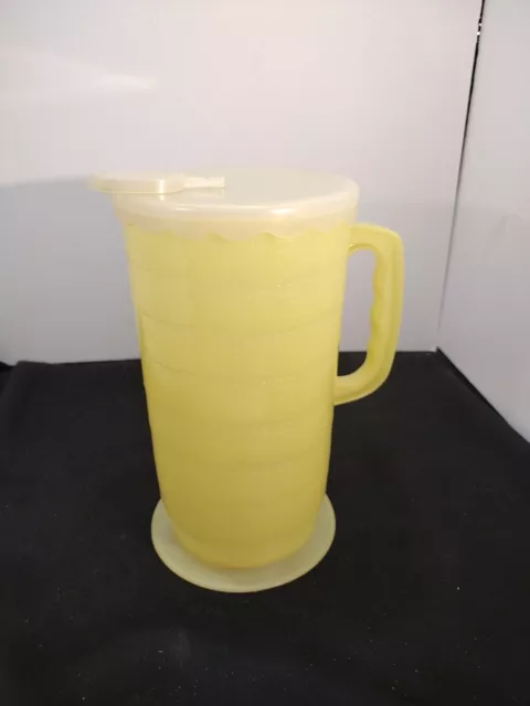 Vintage Yellow Federal Housewares 2 Qt Plastic Mixing Plunger Pitcher USA 