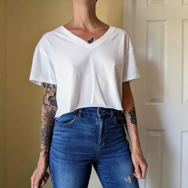 Wild Fable Boxy Cropped White V-neck Short Sleeve T-shirt Tee Small