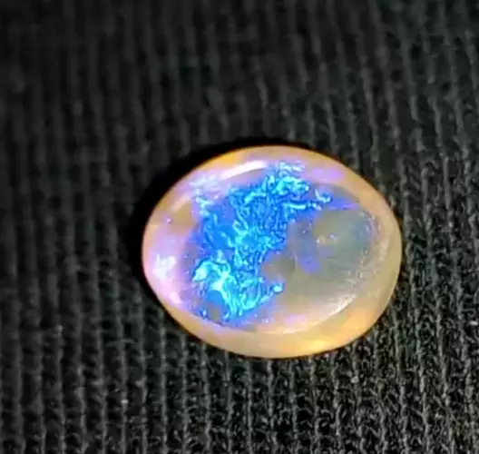 Australian Crystal Gem Opal 1.65cts Beautiful Blue Fires Lightning Ridge