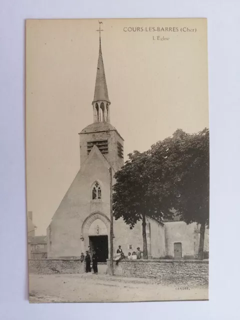 Carte Postale Ancienne COURS les BARRES Cher L'ÉGLISE St PANTALEON Animés