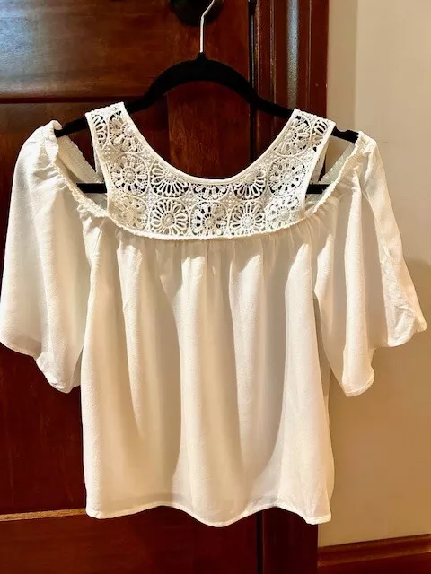 Ella Moss White Crochet Cold Shoulder Top Size Small EXCELLENT Condition! 2