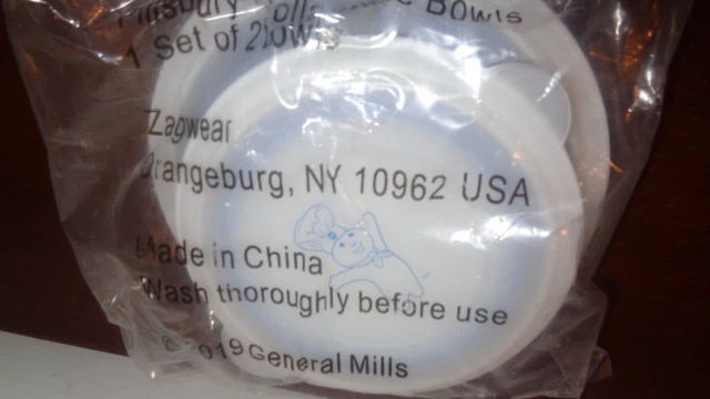 General Mills 2019 Pillsbury Set of Two Collapsible Cereal Bowls with Lids NEW