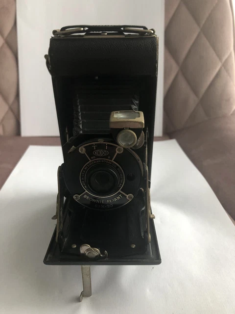 Appareil photo ancien à soufflet KODAK brownie pliant six-20 tbe