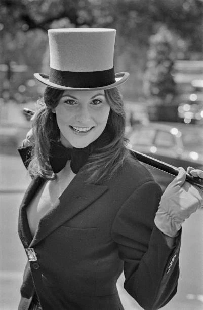 ACTRESS LINDA LOVELACE attends Royal Ascot in Berkshire 1974 OLD PHOTO