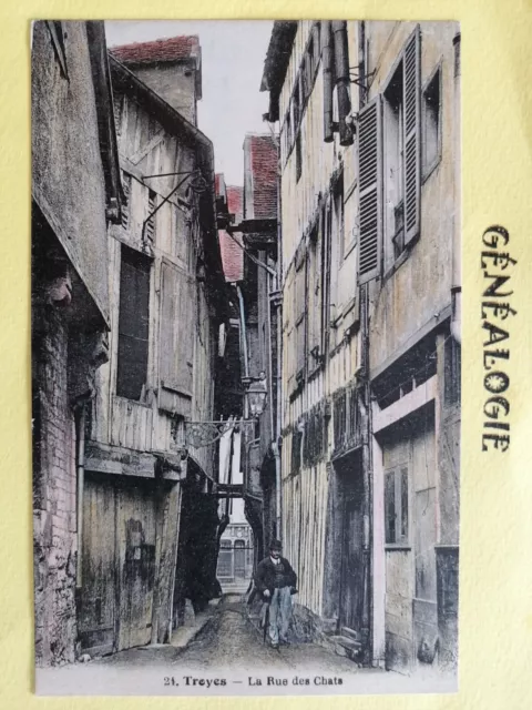 Carte Postale Ancienne en couleurs TROYES Aube La Rue des CHATS Animé