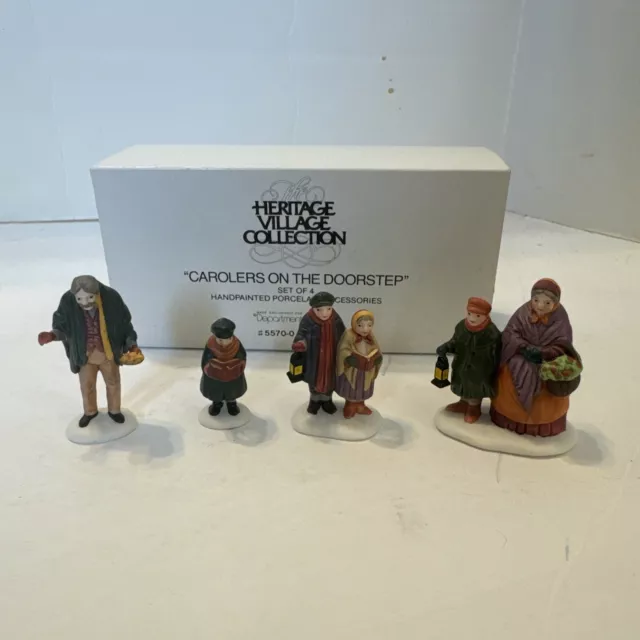 Department 56 Heritage Dickens Village “Carolers On The Doorstep” Set Of 4