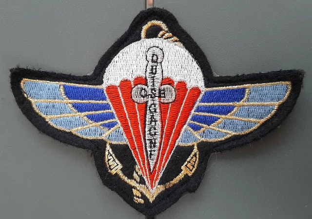 E12) MILITARIAT ECUSSON TISSU INSIGNE SCRATCH