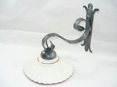 Applique in ferro battuto con ceramica bianca marrone plissettata stile rustico