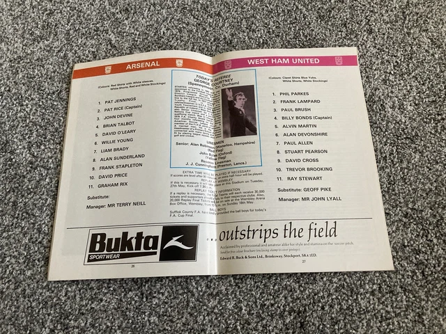 SIGNED FA CUP FINAL PHOTOGRAPH, 1980 (WEST HAM UNITED VS ARSENAL