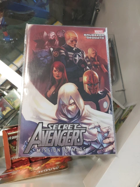 Secret Avengers Volume 1 : Mission to Mars by Ed Brubaker (2011, TPB)