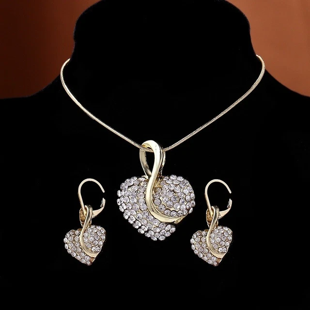 Parure collier et boucles d'oreilles Cœur Baignés dans l'Or. Magnifique Parure collier et boucles d'oreilles Cœur Baignés dans l'Or. Magnifique