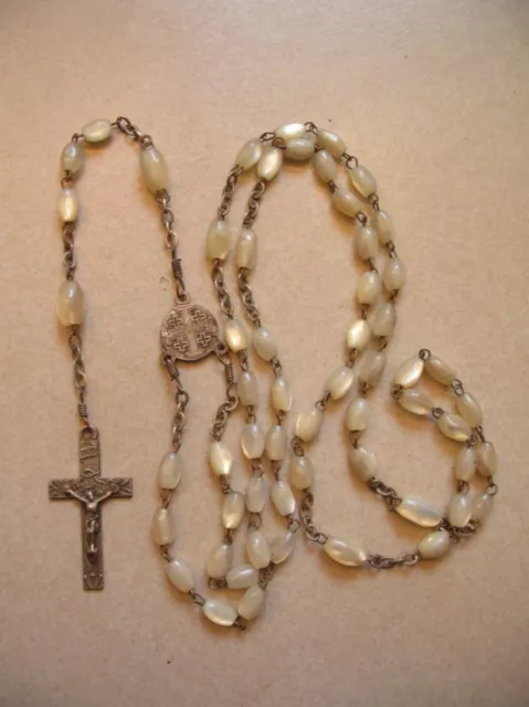 Ancien chapelet catholique Jérusalem avec perles en nacre de 48 cm