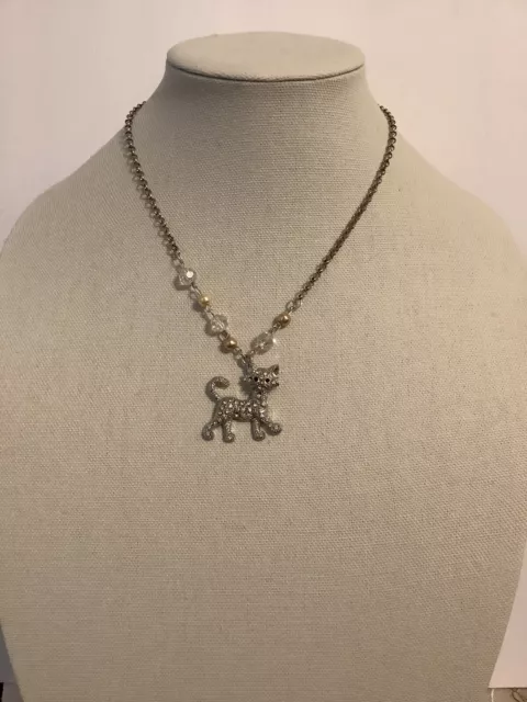 Collar colgante para gato cadena de cuentas sin níquel en tono plateado de 18"" blanco perla