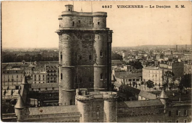 CPA Vincennes Le Donjon (1347122)
