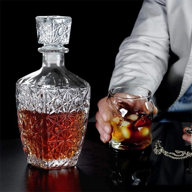 VINTAGE LIQUOR DECANTER Airtight Stopper Whiskey Vodka Glass Bar Bottle