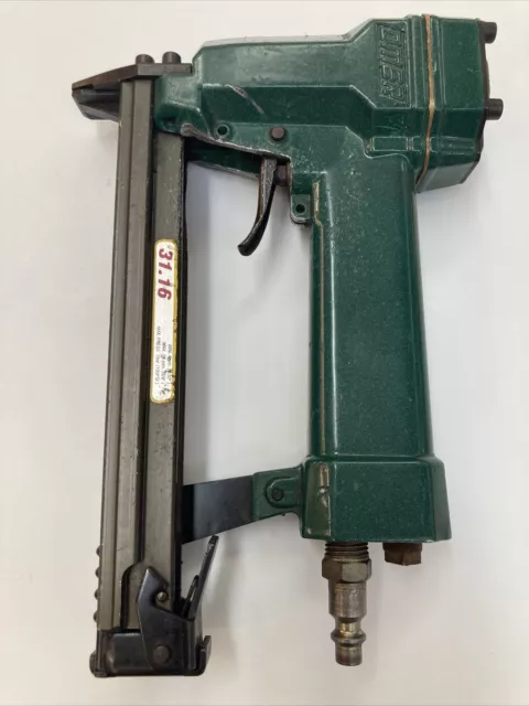 Omer Pneumatic Upholstery Stapler 31.16 Working