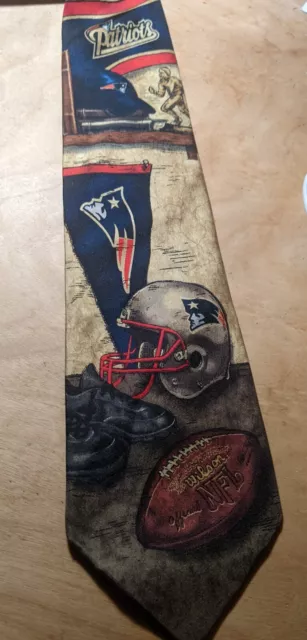 Vtg New England Patriots Tie NFL Football Eagles Wings Men's 100% Silk Necktie