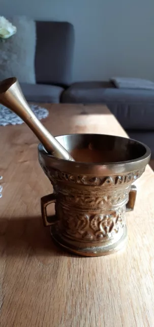 Schöner Mörser mit Pistill aus Messing - Deko