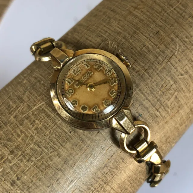 Vintage Bulova Womens Gold Tone Round Petite Coktail Mechanical Watch