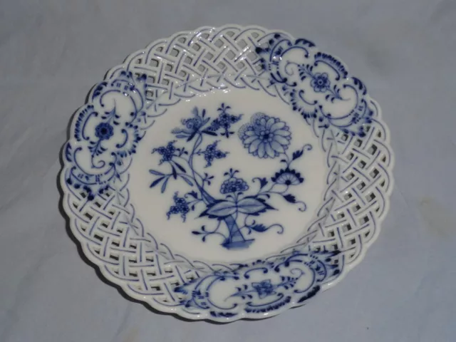 MEISSEN porcelain plate : Onion pattern