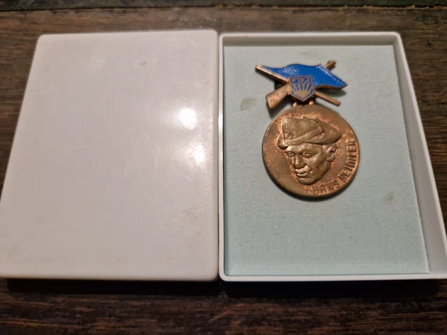 Orden im Etui Medaille Bester im Hans Beimler Wettkapf der FDJ  Au12334