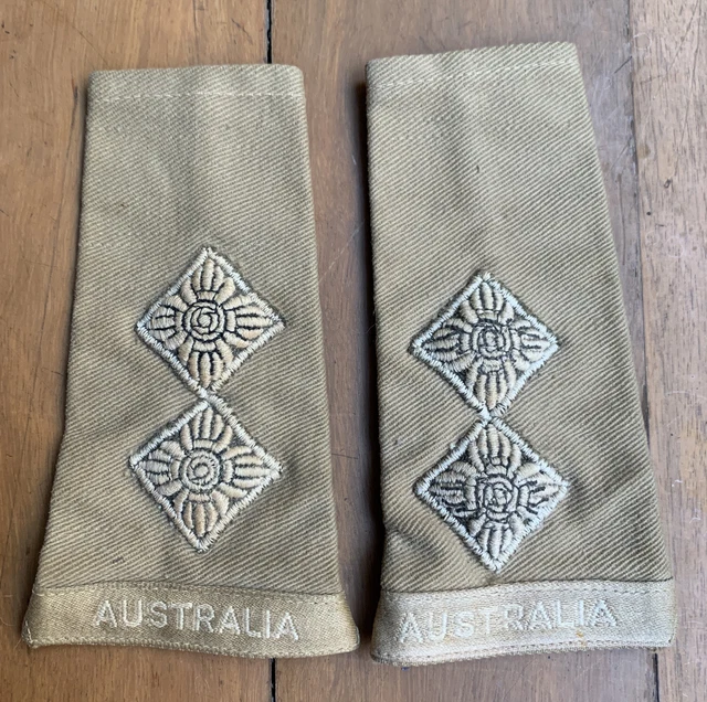 ORIGINAL WW2 AUSTRALIAN NAMED officer’s slip-on rank insignia ...