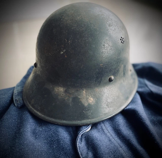 Original deutscher blaugrauer Luftschutz Helm - selten !