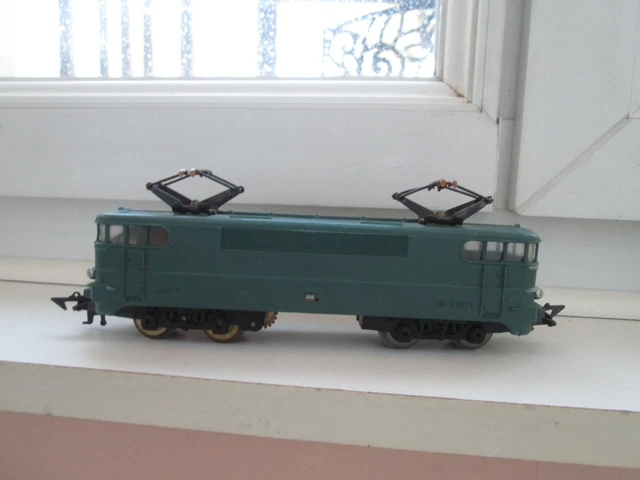 Locomotive Jouef BB 9201 "saucisson" - Repeinte En Vert Foncé Et Démotorisée - Occasion - Pour Modélisme Ferroviaire Ou Décoration