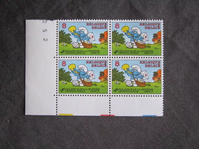 4 timbres Belge Philatélie de la jeunesse les Schtroumpfs  non oblitéré
