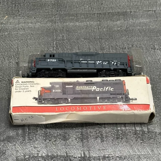 Southern Pacific Lines Railroad 4.5" Mini Locomotive Train In Box Model #9725