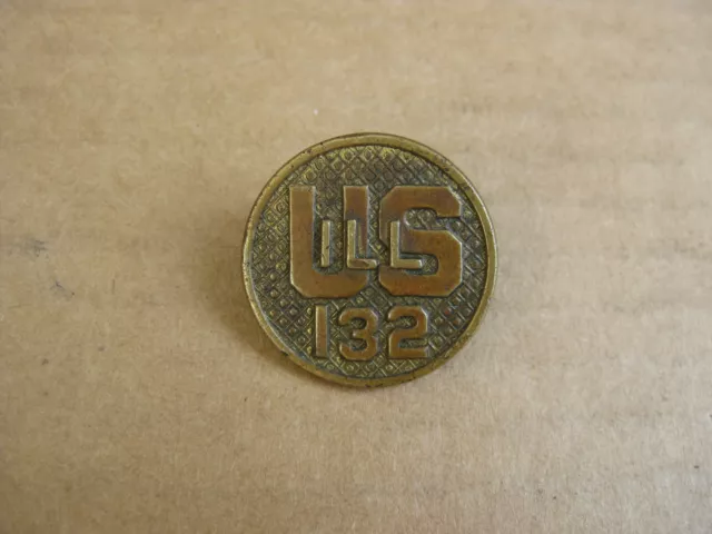 ORIGINAL POST WWI INTERWAR PERIOD US 132ND ILLINOIS COLLAR DISK 132 ILL With Nut