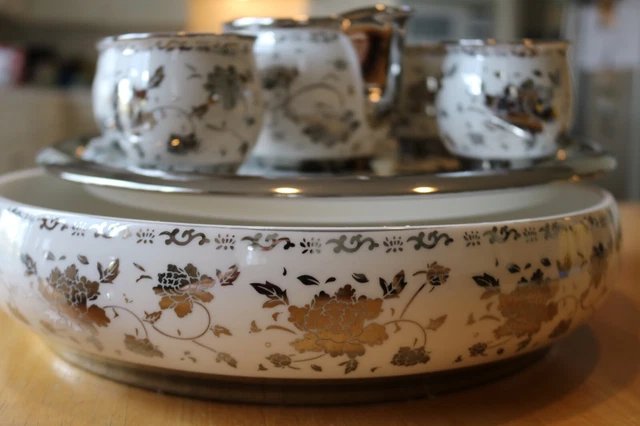 Porcelain tea cup set
