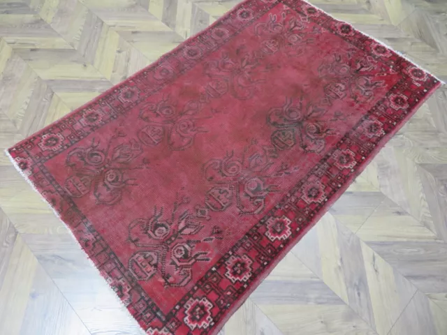 A FABULOUS OLD HANDMADE TRADITIONAL ORIENTAL WOOL ON COTTON RUG (188 x 118 cm)+ 2