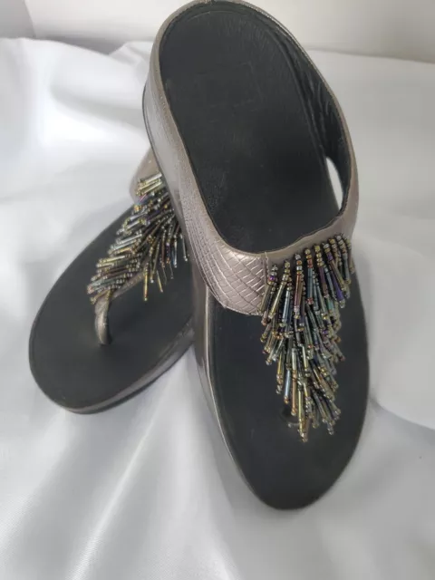 Fitflop Cha Cha Beaded Thong Wedge Sandal Womens 6 Leather Metallic 336-289