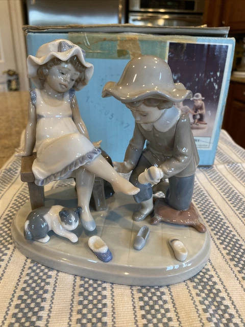 LLADRO LLADRO 5361 TRY THIS ONE Shoemaker boy and girl $672.48