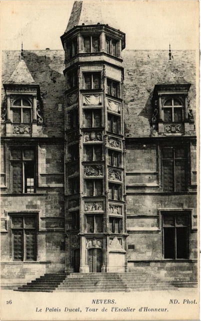 CPA NEVERS - Le Palais Ducal Tour de l'Escalier d'Honneur (355502)