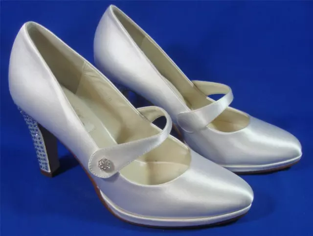 NEW Diane Lynn by Saugus Shoe Brie 72075B White Silk Size: 6.5B